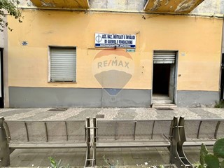 Immobile commerciale in Affitto a Afragola, 650&euro;, 55 m²