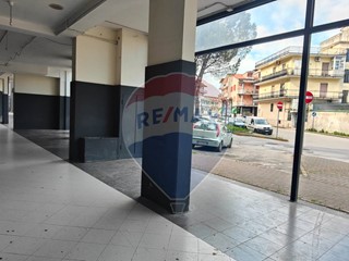 Immobile commerciale in Affitto a Afragola, 550&euro;, 150 m²