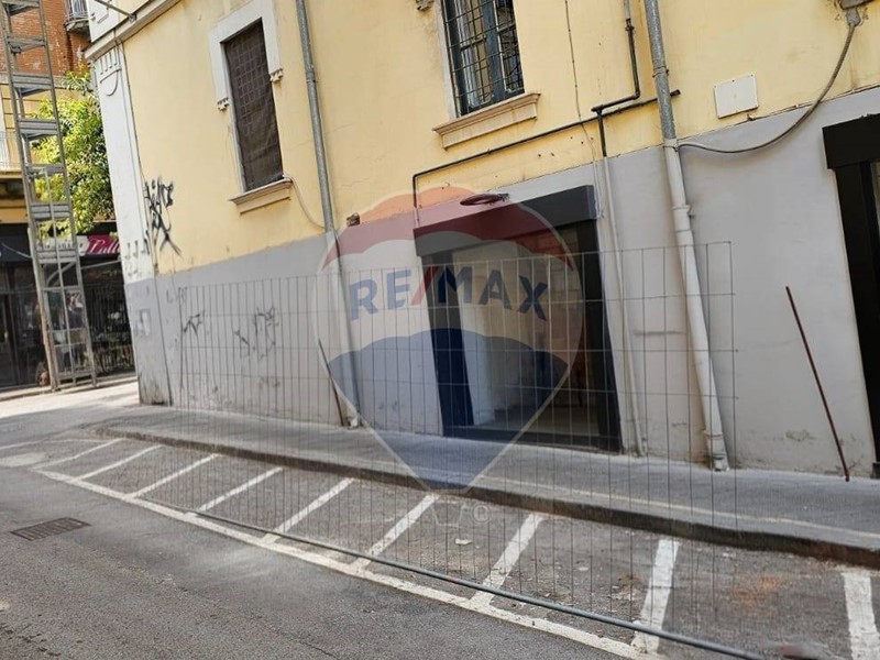Immobile commerciale in Affitto a Salerno, 500&euro;, 30 m²