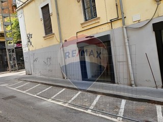 Immobile commerciale in Affitto a Salerno, 500&euro;, 30 m²