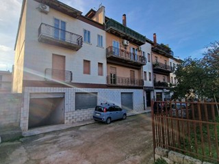 Appartamento in Vendita a San Nicandro Garganico, 35'000€, 105 m², con Box