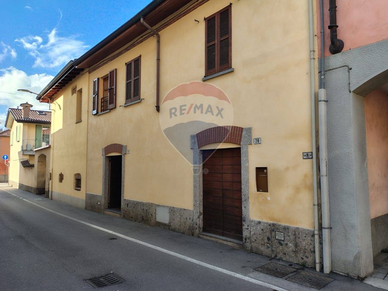 Negozio in Affitto a Trezzano Rosa, 550€, 70 m²