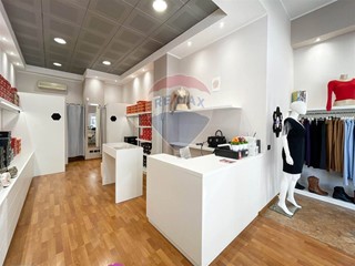 Immobile commerciale in Affitto a Trezzo sull'Adda, 500€, 40 m²