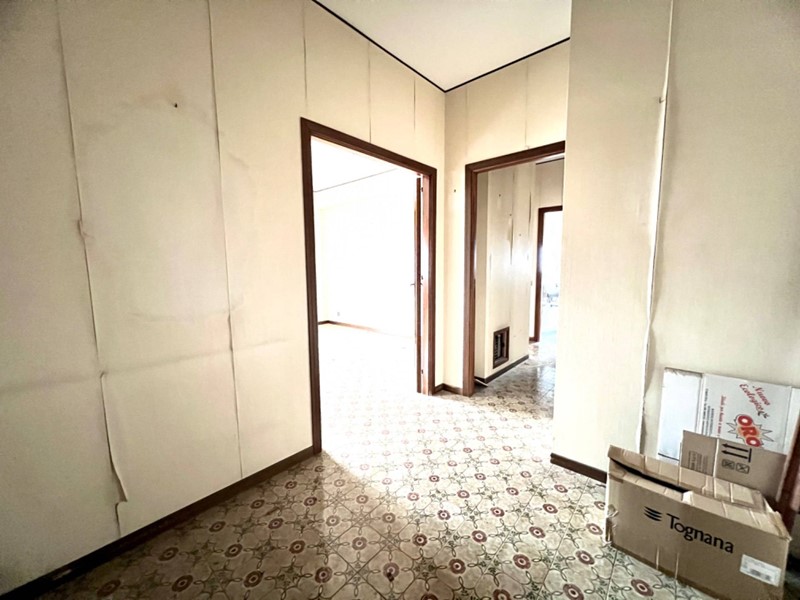 Appartamento in Vendita a Palermo, 245'000€, 196 m²
