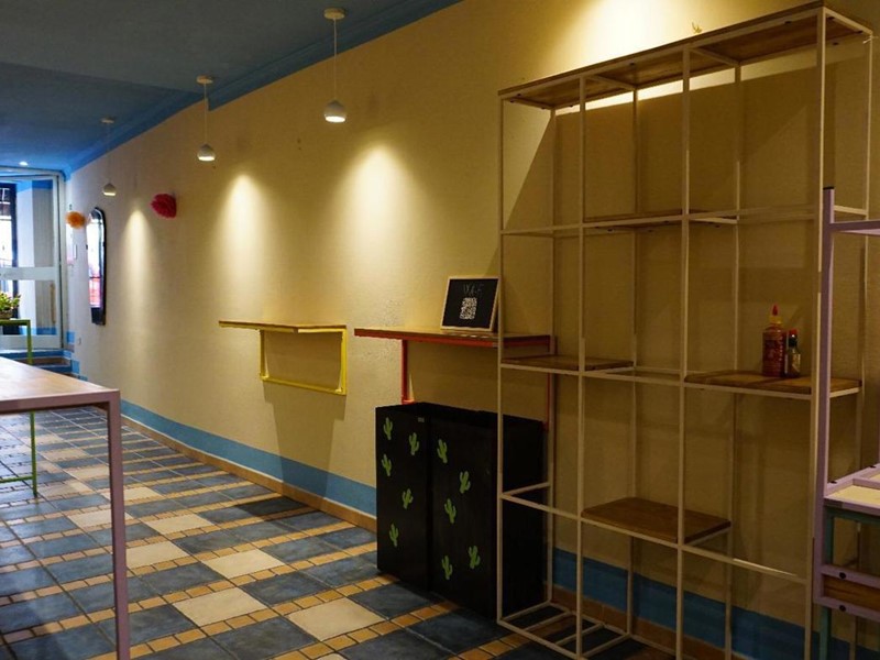 Attività commerciale in Affitto a Cagliari, 850€, 109 m²