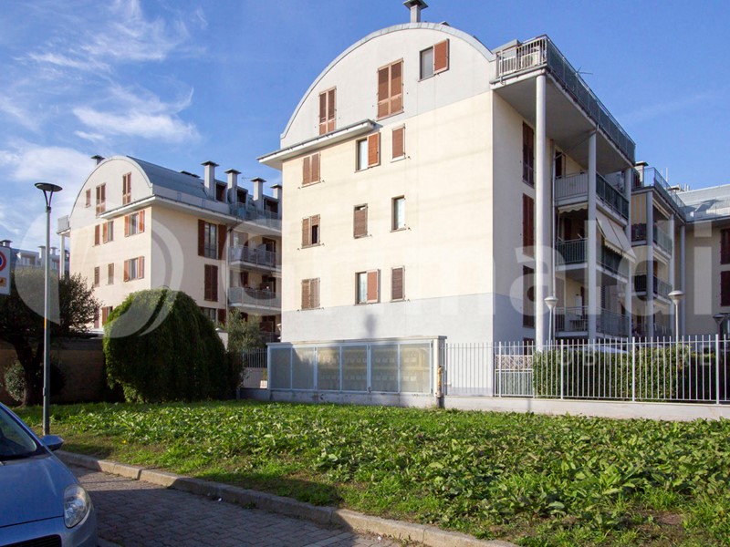 Bilocale in Vendita a Limbiate, 115'500&euro;, 68 m², con Box