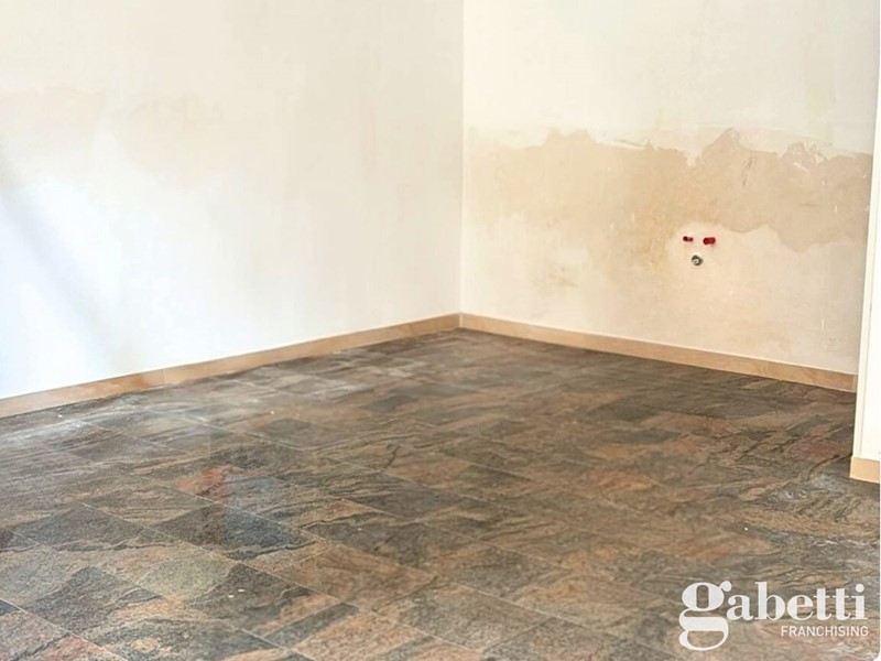Negozio in Affitto a Pomigliano d'Arco, 450&euro;, 40 m²
