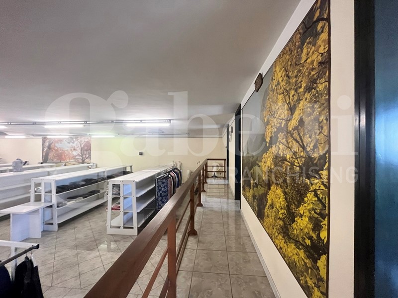 Capannone in Vendita a Rovigo, 680'000€, 1285 m²