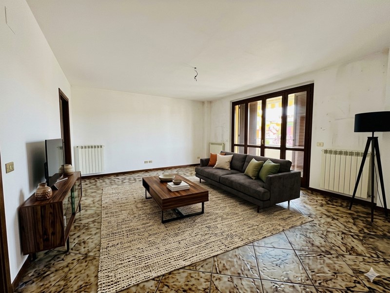 Trilocale in Vendita a Busto Arsizio, 240'000&euro;, 111 m², con Box