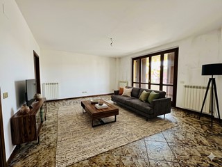 Trilocale in Vendita a Busto Arsizio, 240'000&euro;, 111 m², con Box