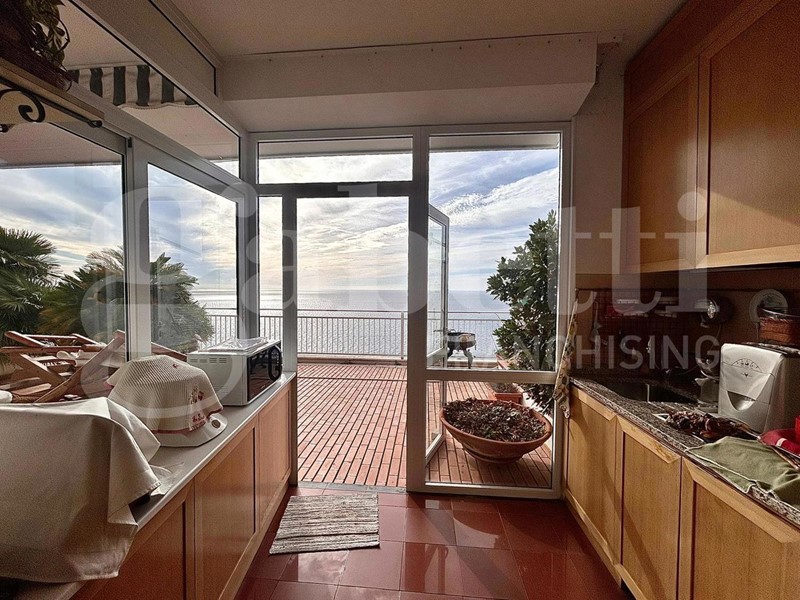 Attico in Vendita a Ospedaletti, 690'000&euro;, 140 m²