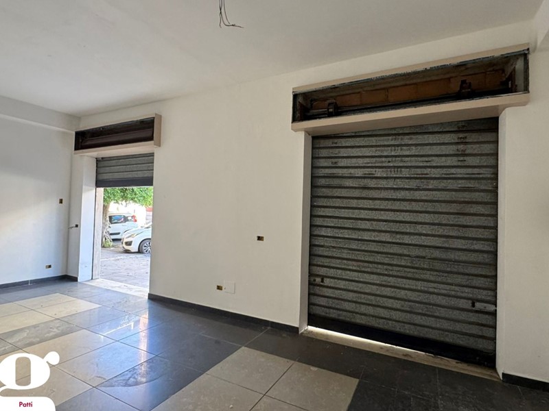 Negozio in Affitto a Patti, 800&euro;, 55 m²
