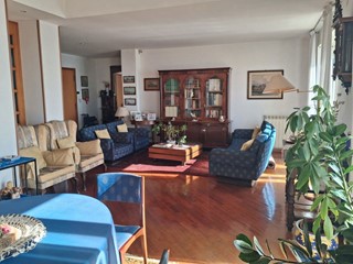 Appartamento in Vendita a Napoli, 895'000&euro;, 145 m²