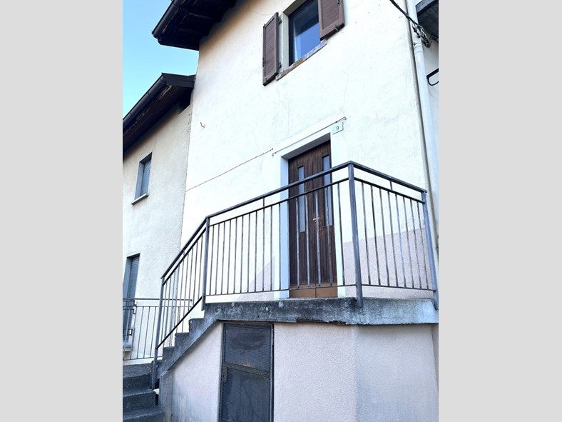 Casa Indipendente in Vendita a Cusino, 50'000&euro;, 120 m²