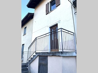 Casa Indipendente in Vendita a Cusino, 50'000&euro;, 120 m²