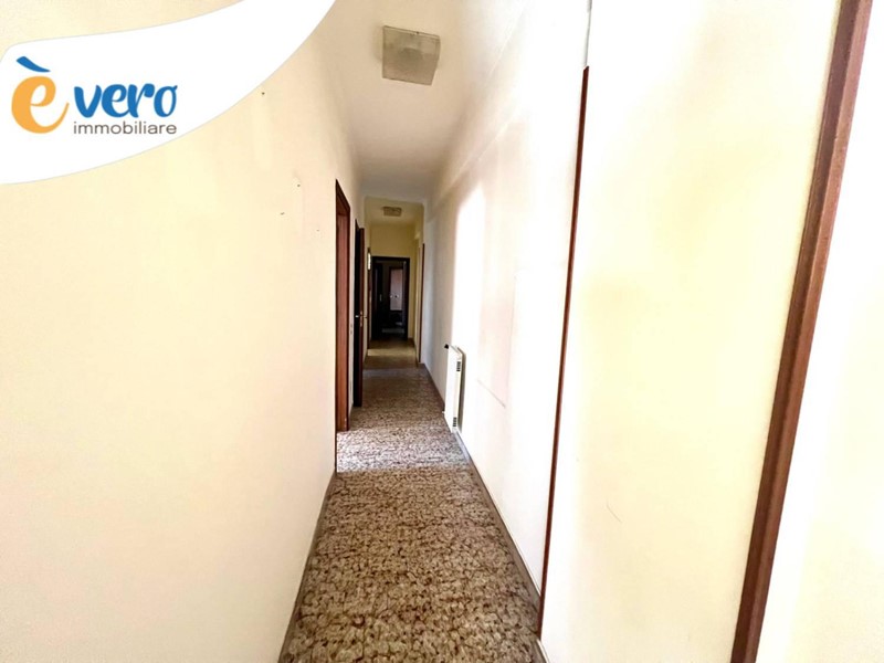 Appartamento in Vendita a Palermo, 88'000€, 134 m²