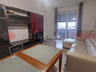 Trilocale in Affitto a Saronno, 1'000€, 94 m², arredato