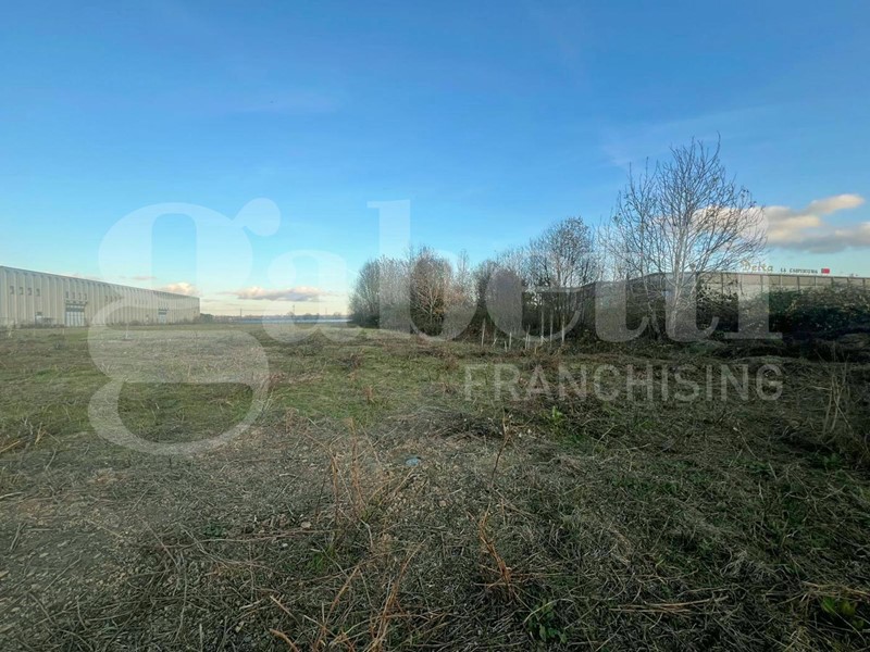 Terreno edificabile in Vendita a Sommariva del Bosco, 350'000€, 8247 m²