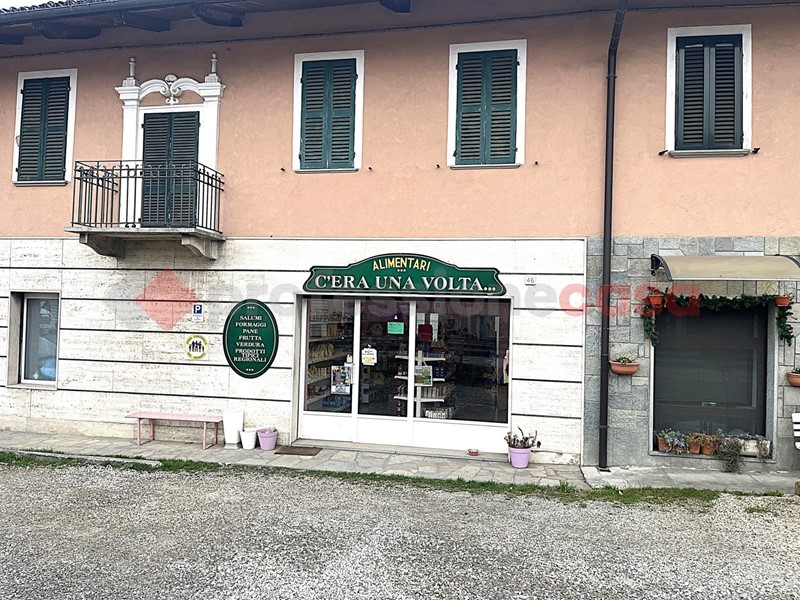 Negozio in Affitto a Pinerolo, 500&euro;, 100 m², arredato