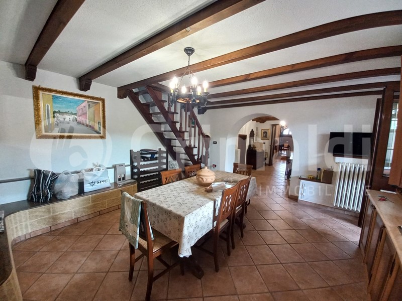 Casa Indipendente in Vendita a Ugento, 580'000&euro;, 350 m², arredato