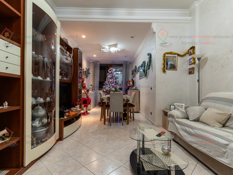 Appartamento in Vendita a Siracusa, zona Tisia Tica Zecchino, 110'000€, 109 m²