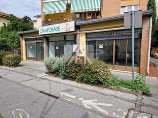 Immobile commerciale in Vendita a Lucca, zona Sant'Anna, 360'000€, 130 m²