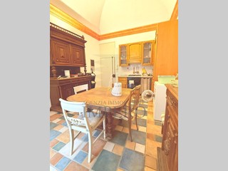 Appartamento in Vendita a Ventimiglia, zona Centro Storico, 320'000&euro;, 109 m²