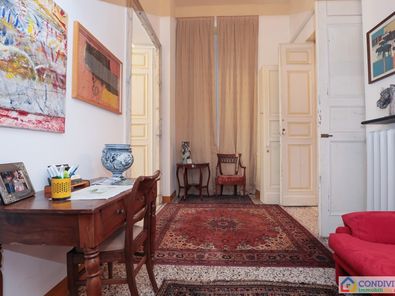 Appartamento in Vendita a Genova, zona Centro, 548'000&euro;, 180 m²