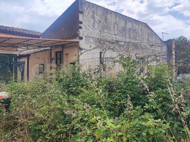 Casa Indipendente in Vendita a San Giovanni la Punta, 150'000&euro;, 150 m², con Box