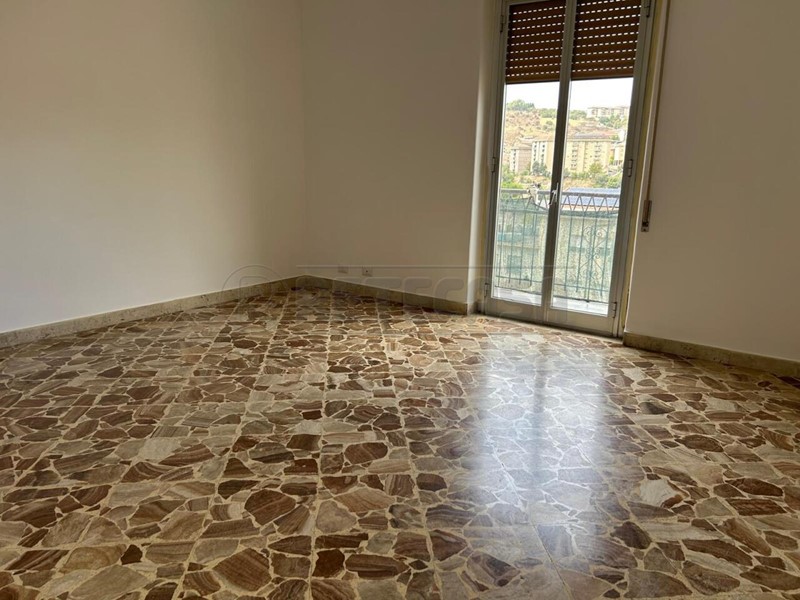 Trilocale in Vendita a Caltanissetta, 35'000€, 100 m²