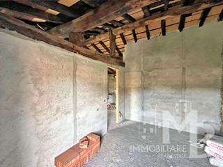 Appartamento in Vendita a Uscio, 45'000&euro;, 76 m²