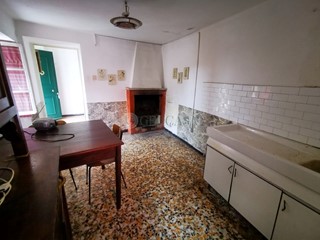 Trilocale in Vendita a Follo, zona Tivegna, 54'000&euro;, 53 m²