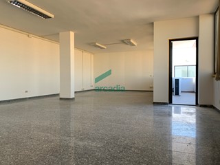 Ufficio in Affitto a Modugno, zona Zona Industriale, 500&euro;, 78 m²