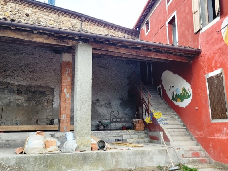 Casa Semi Indipendente in Vendita a Langhirano, zona Casatico, 90'000&euro;, 240 m²