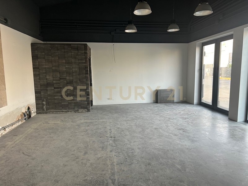 Immobile commerciale in Affitto a San Martino Buon Albergo, 1'500&euro;, 160 m², arredato, con Box