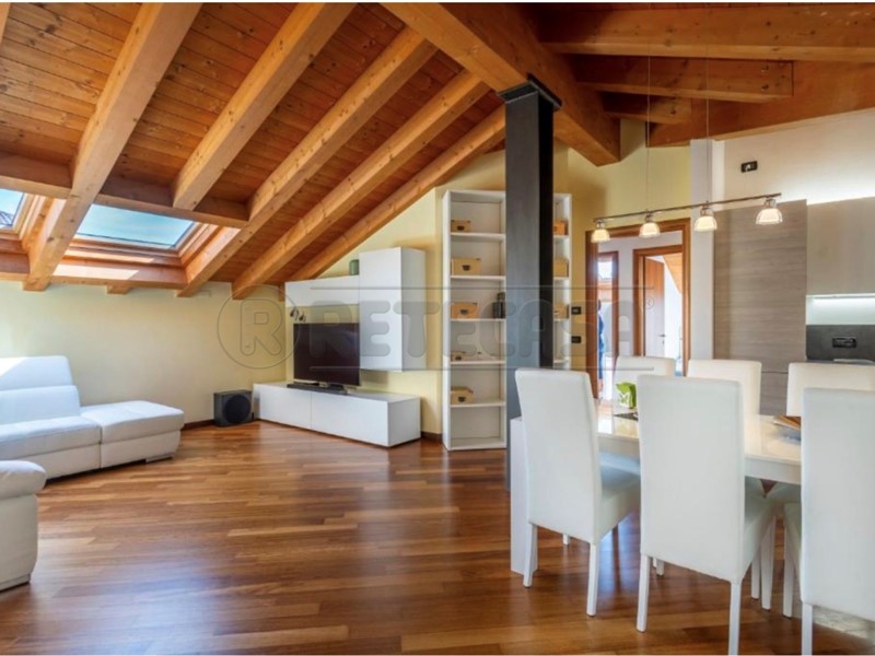 Attività commerciale in Vendita a Palmanova, zona Centro storico, 245'000€, 90 m², arredato