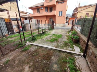 Trilocale in Vendita a Guidonia Montecelio, 109'000€, 75 m²