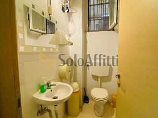 Capannone in Affitto a Roma, zona Appio Latino-Appia Antica, 900€, 45 m²