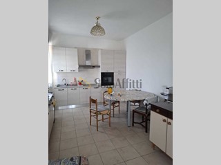 Stanza in Affitto a Modena, 290&euro;, 93 m²