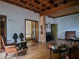 Casa Indipendente in Vendita a Jesi, 325 m², con Box