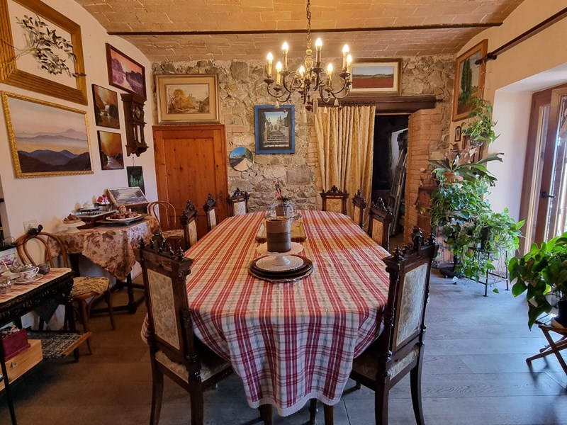 Appartamento in Vendita a Murlo, zona Casciano di Murlo, 360'000€, 280 m²