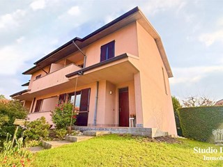 Villa in Vendita a Carate Brianza, 355'000&euro;, 153 m²