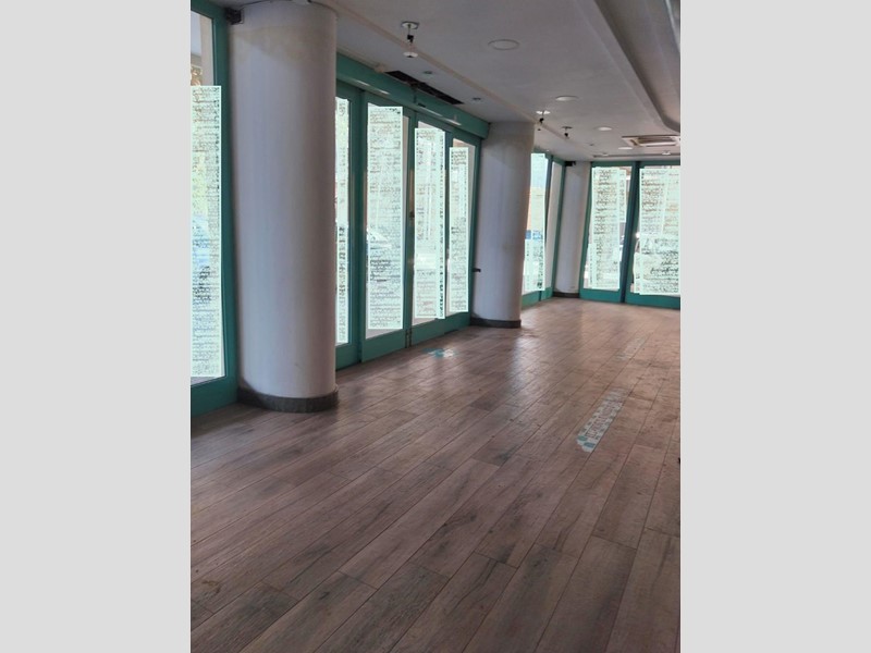 Immobile commerciale in Vendita a Camaiore, zona Lido di Camaiore, 500'000&euro;, 100 m²