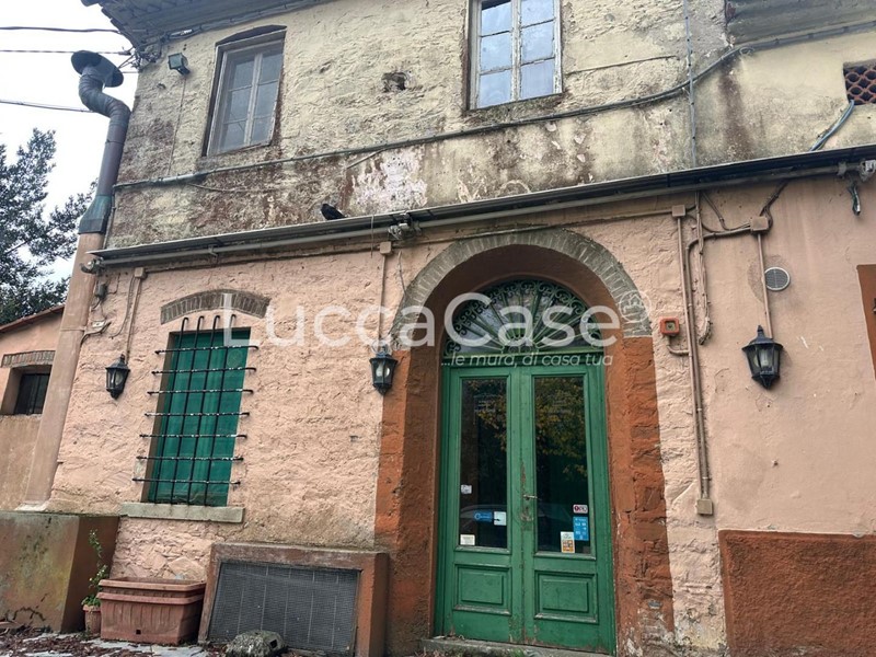 Casa Indipendente in Vendita a Capannori, zona Pieve di Compito, 79'000&euro;, 180 m²