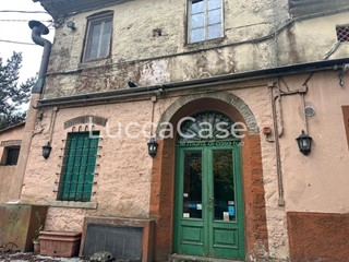 Casa Indipendente in Vendita a Capannori, zona Pieve di Compito, 79'000&euro;, 180 m²