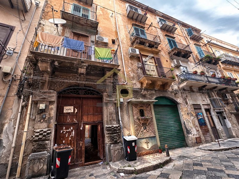 Appartamento in Vendita a Palermo, 138'000&euro;, 153 m²