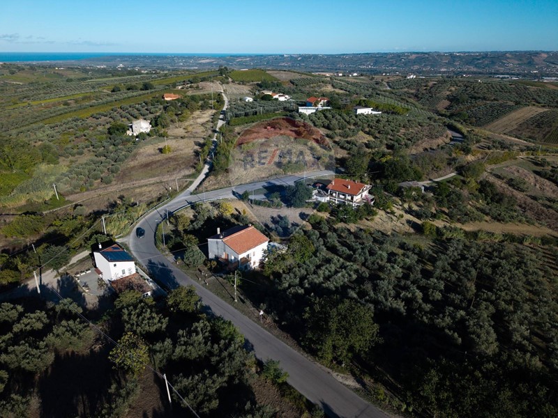 Casa Indipendente in Vendita a Lanciano, 135'000&euro;, 380 m², con Box