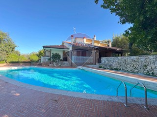 Casa Indipendente in Vendita a Treglio, 1'200'000€, 350 m²