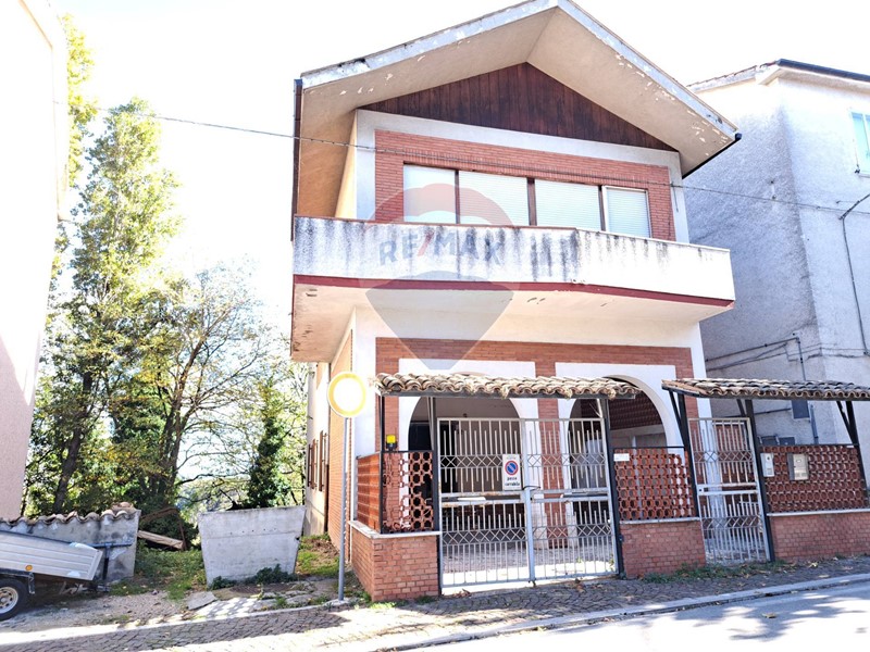 Casa Indipendente in Vendita a Filetto, 190'000€, 466 m²