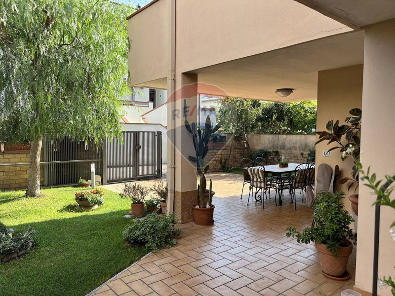 Villa in Vendita a Francavilla al Mare, 310'000&euro;, 212 m²